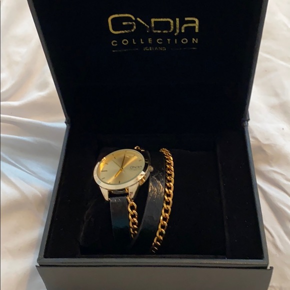 BRAND NEW Salmon Leather Watch - Picture 2 of 3